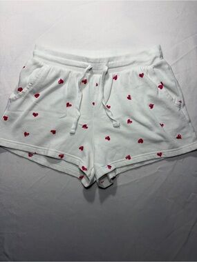 Colsie White Drawstring Athletic Shorts with Red Heart Print